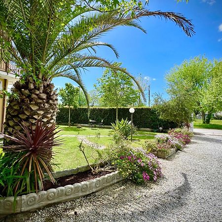 Bed&Breakfast Villa Lorena Forte dei Marmi Bagian luar foto
