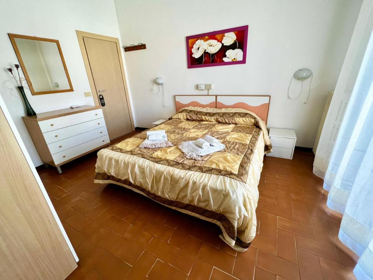 Bed&Breakfast Villa Lorena Forte dei Marmi Bagian luar foto